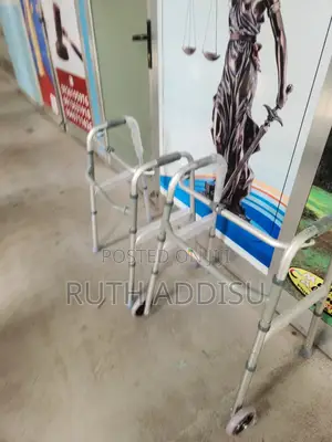 Photo - Medical Walker瓶蓋almunium Walker覶我walker Foldable受損almunium