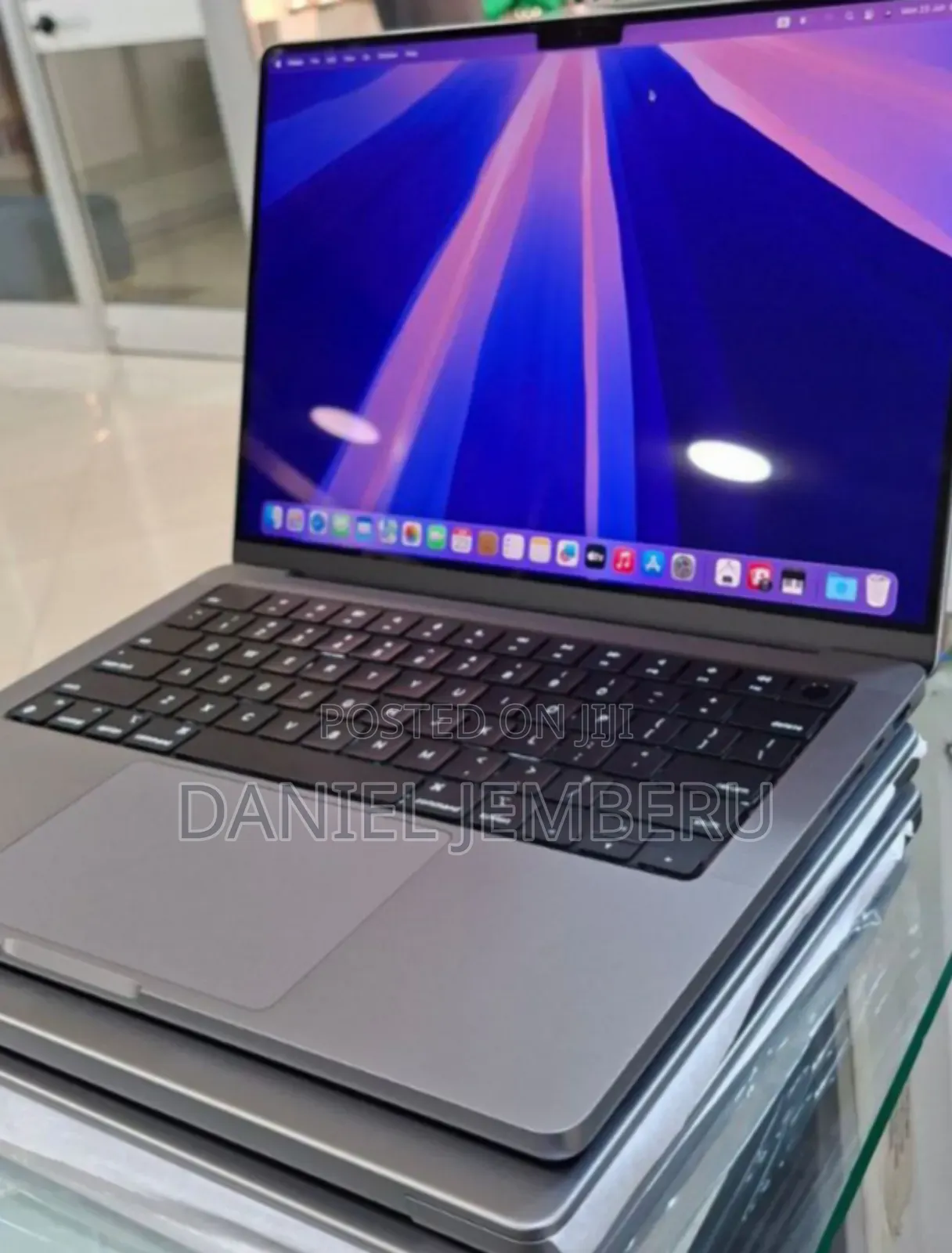 New Laptop Apple MacBook Pro M1 16GB Apple M1 Pro SSD 1T