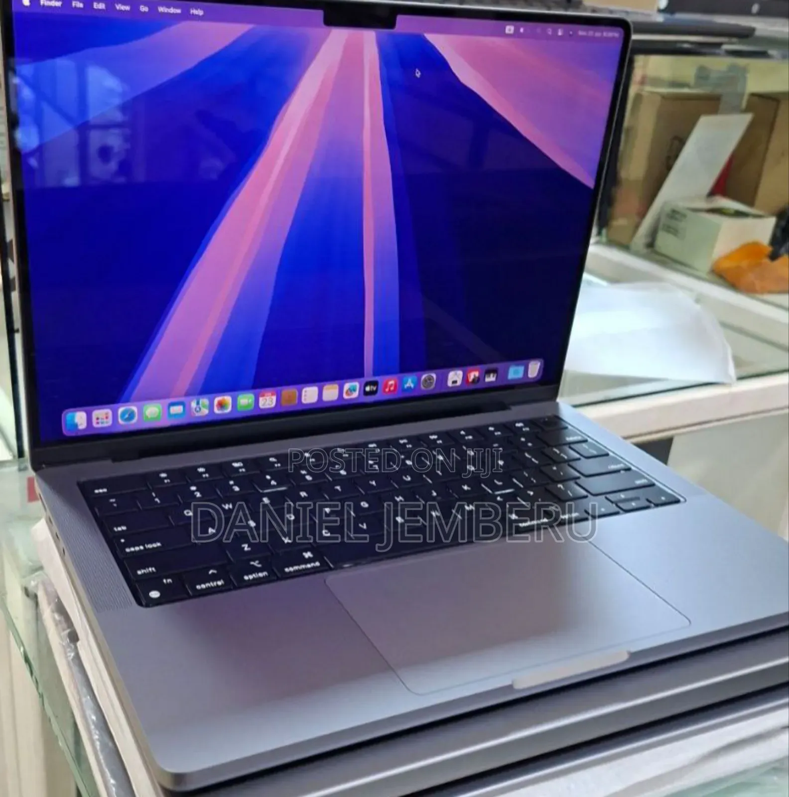 New Laptop Apple MacBook Pro M1 16GB Apple M1 Pro SSD 1T