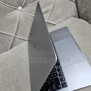 New Laptop Apple MacBook Pro 2017 16GB Intel Core I5 SSD 256GB