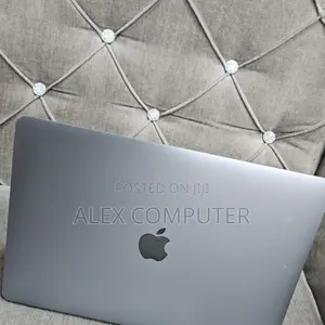 New Laptop Apple MacBook Pro 2017 16GB Intel Core I5 SSD 256GB