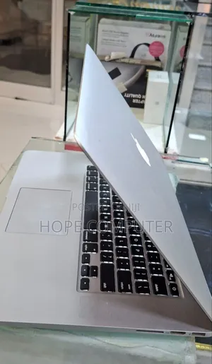 New Laptop Apple MacBook Pro 2015 16GB Intel Core I7 SSD 256GB