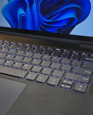 New Laptop Lenovo 16GB AMD Ryzen 7 SSD 512GB