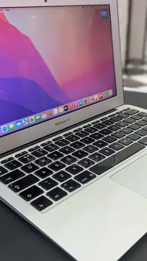 New Laptop Apple MacBook 4GB HDD+SSD 128GB