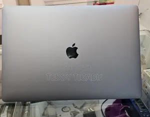 Photo - New Laptop Apple MacBook Pro 2017 16GB Intel Core I7 SSD 1T