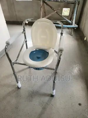 Toilet Chair前晚commode Chair吃完commode Chair巢的commode Chair