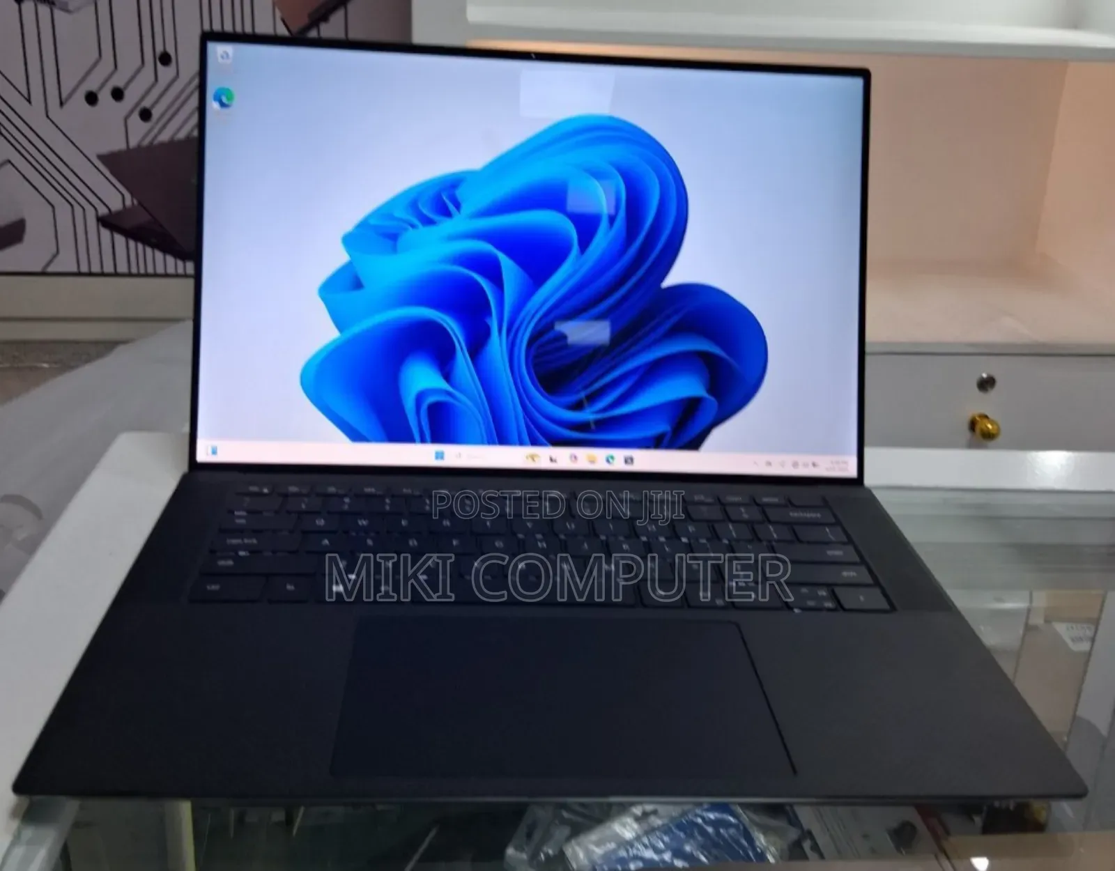 New Laptop Dell Precision 15 3520 16GB Intel Core I7 SSD 512GB