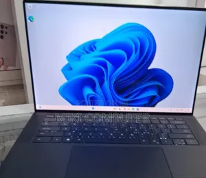 New Laptop Dell Precision 15 3520 16GB Intel Core I7 SSD 512GB