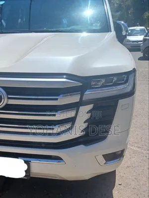 Photo - Toyota Land Cruiser 2023 White