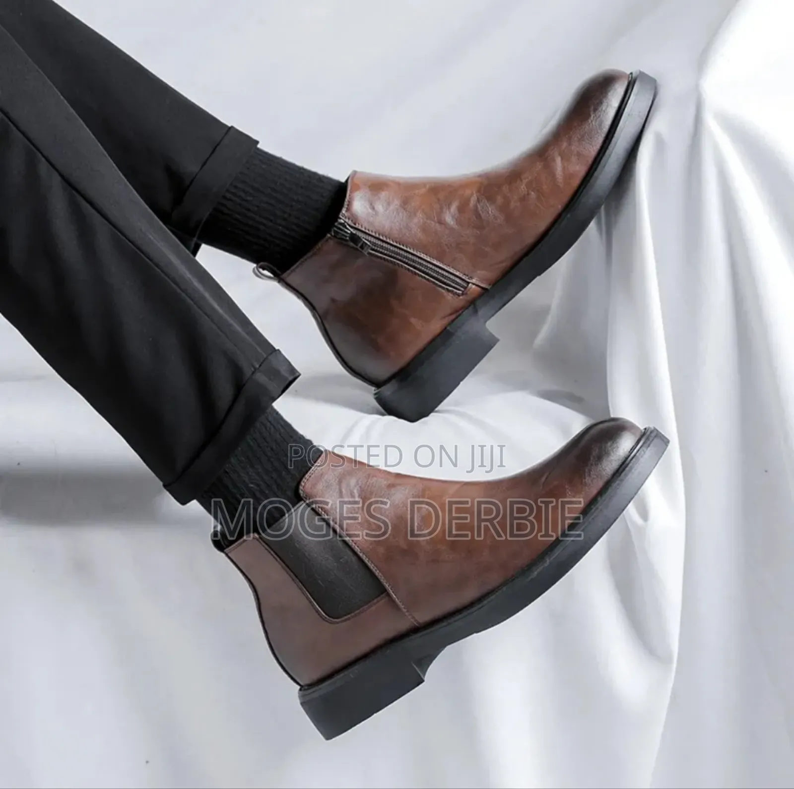 Elegant Leather Chelsea Boots Brown Color