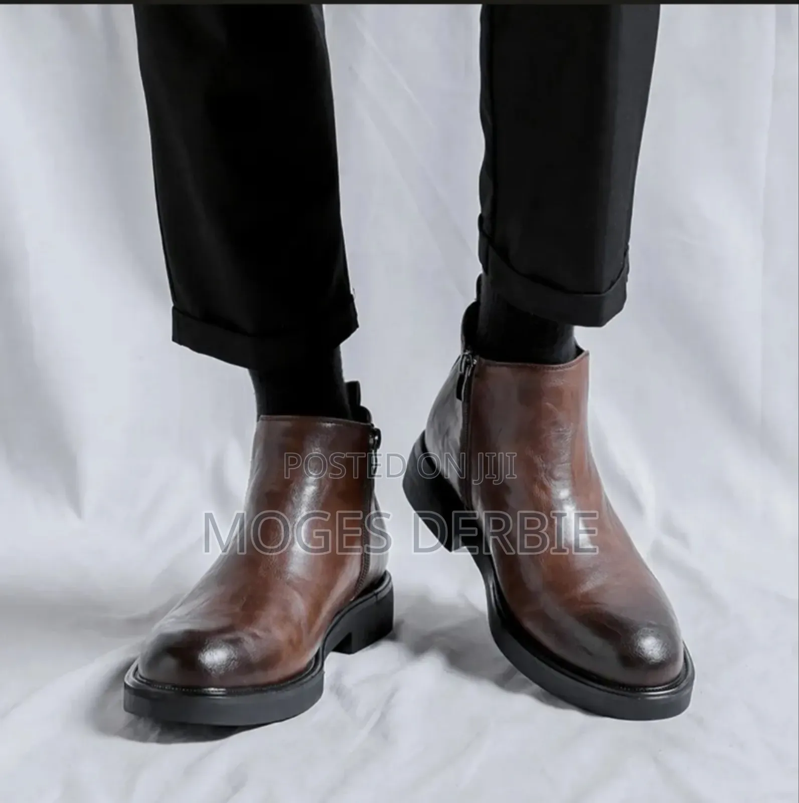 Elegant Leather Chelsea Boots Brown Color