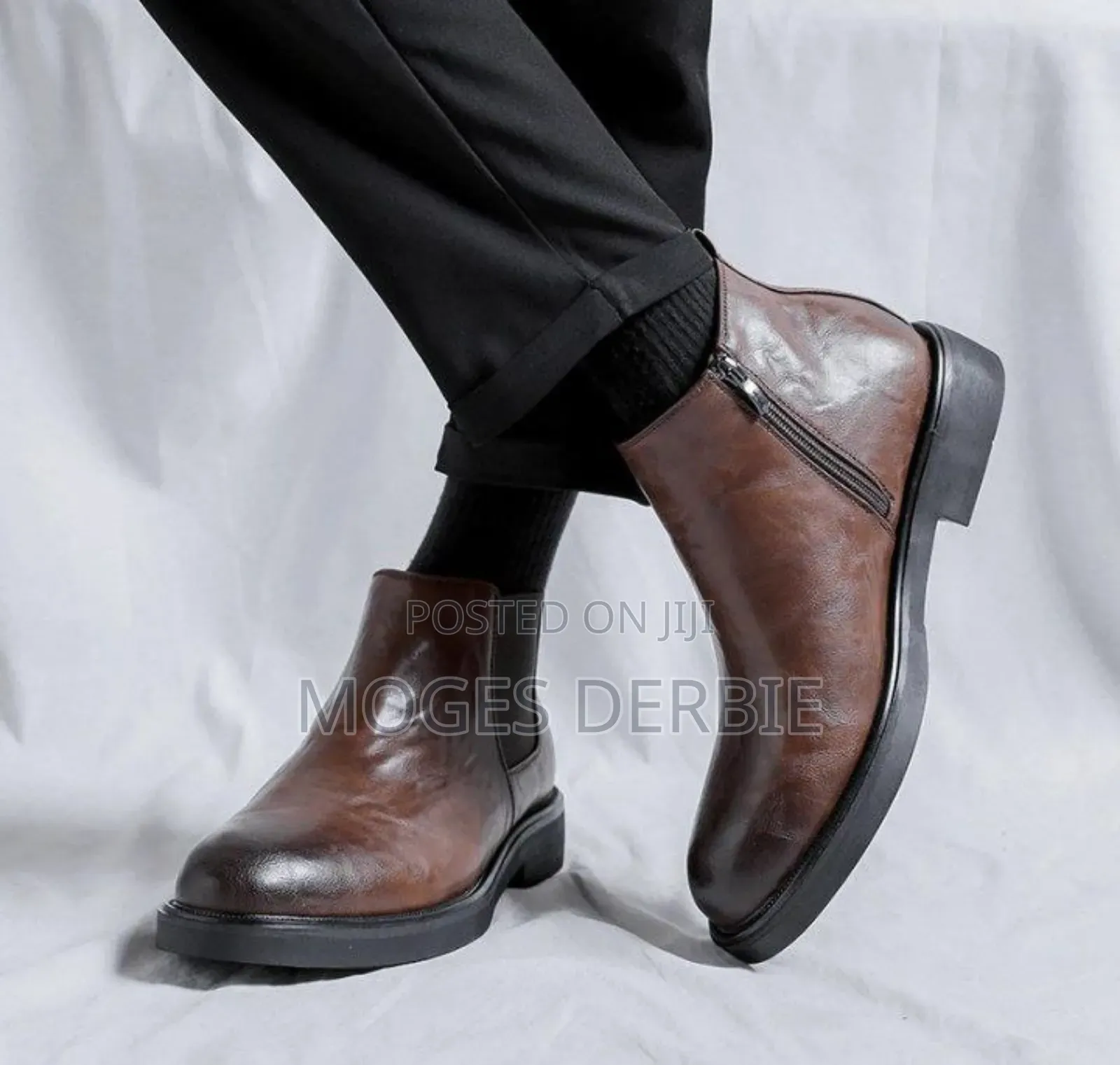 Elegant Leather Chelsea Boots Brown Color