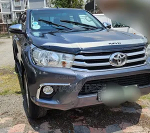 Photo - Toyota Hilux 2018 Blue