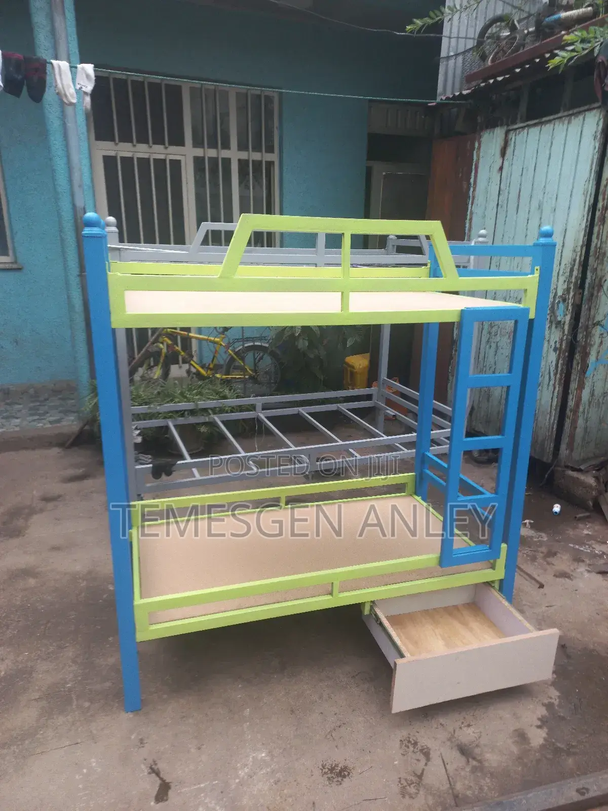 የልጆች ተደራራቢ አልጋ