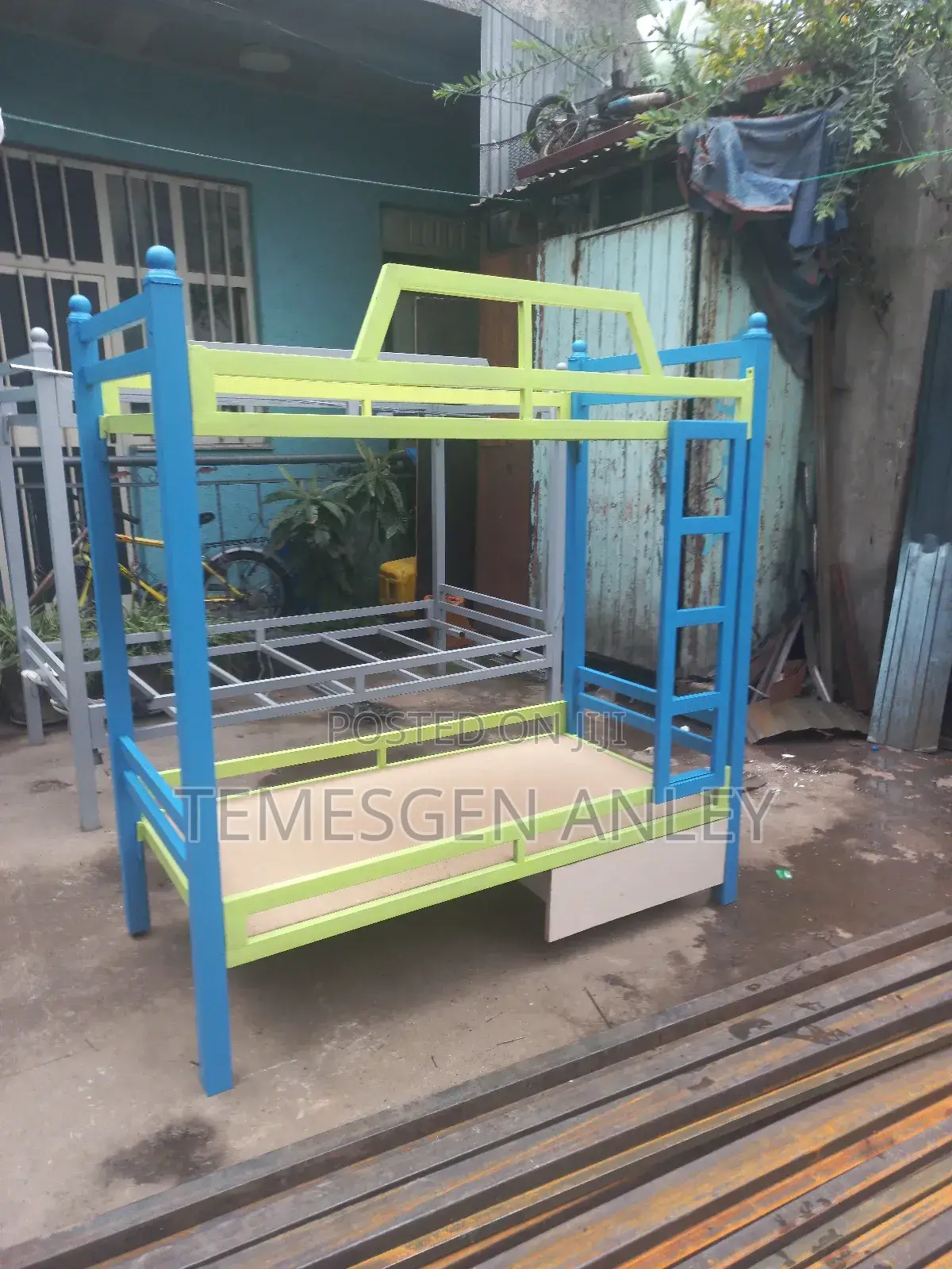 የልጆች ተደራራቢ አልጋ