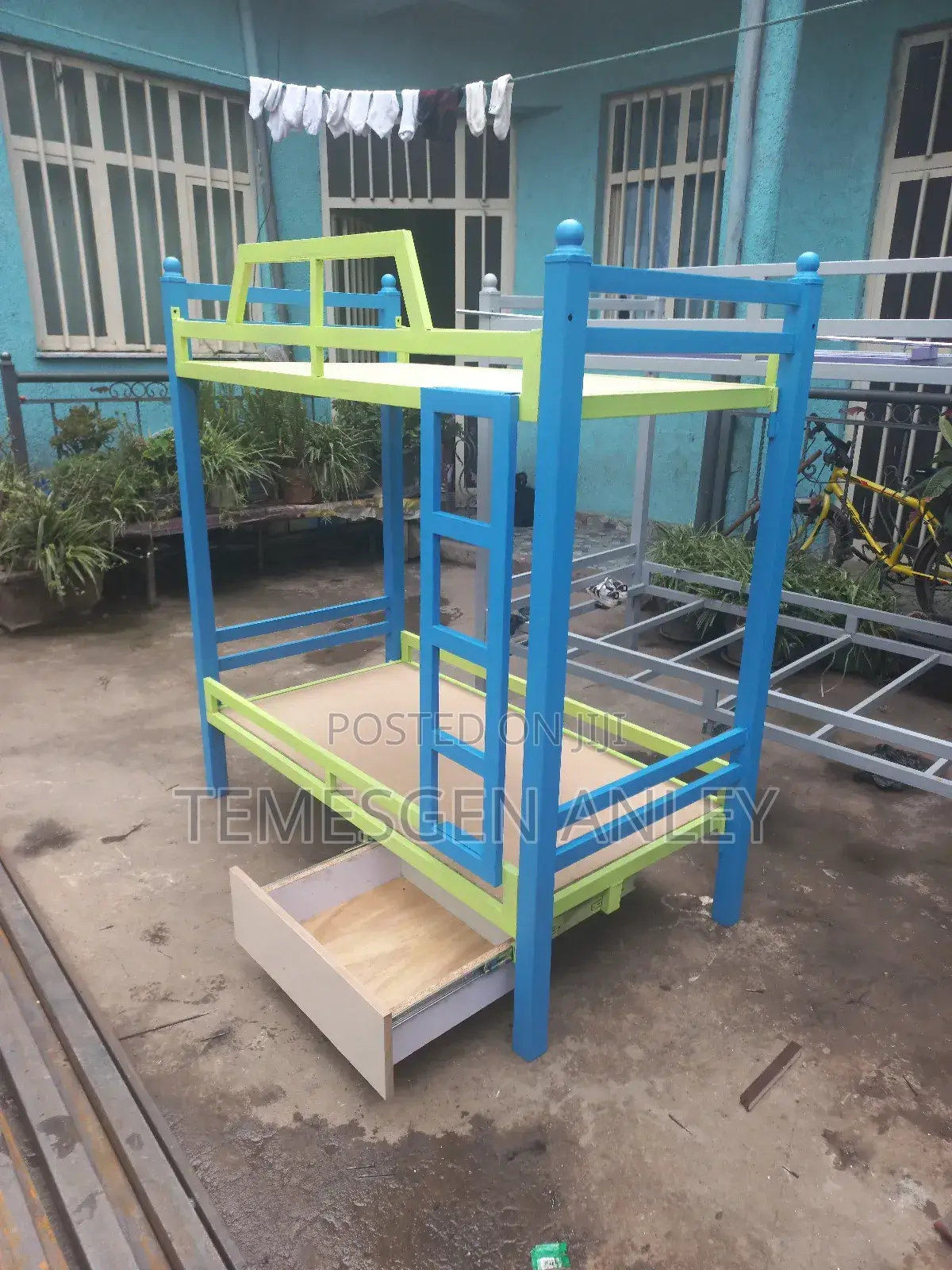 የልጆች ተደራራቢ አልጋ