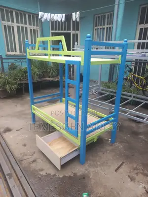 የልጆች ተደራራቢ አልጋ