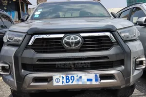 Photo - Toyota Hilux 2021 Gray