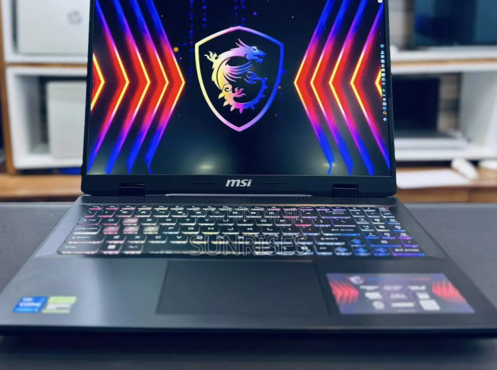 New Laptop MSI Vector 17 HX AI A2XWJG 16GB Intel Core I7 SSD 1T