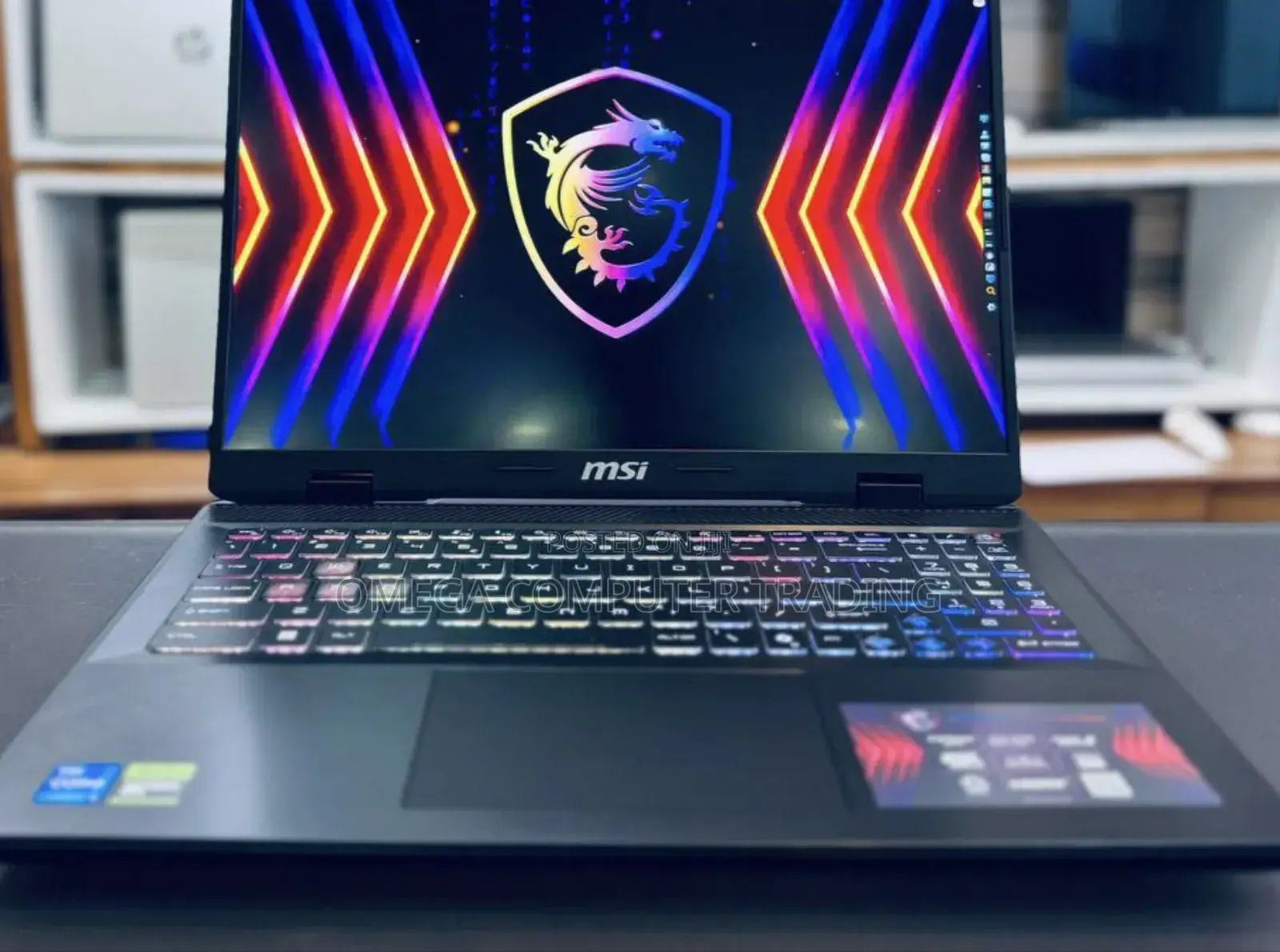 New Laptop MSI Vector 17 HX AI A2XWJG 16GB Intel Core i7 SSD 1T