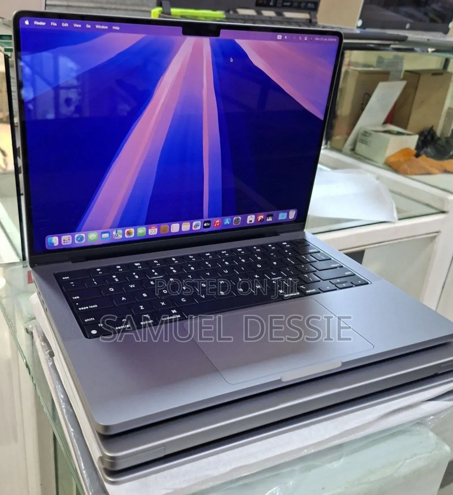 New Laptop Apple MacBook Pro M1 16GB Apple M1 Pro SSD 1T