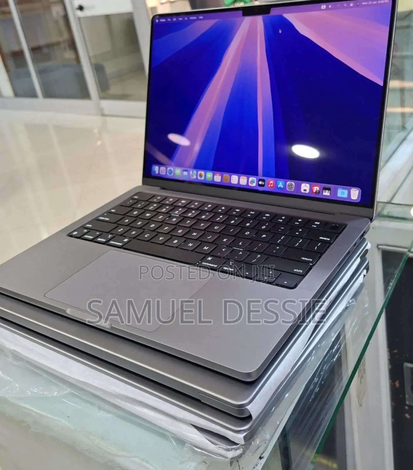 New Laptop Apple MacBook Pro M1 16GB Apple M1 Pro SSD 1T