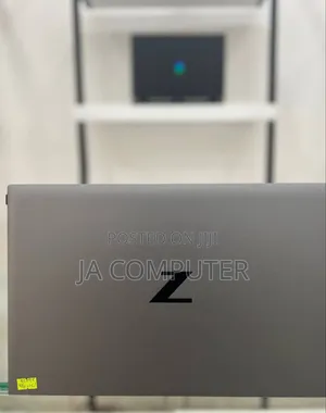New Laptop HP ZBook Firefly G8 16GB Intel Core I7 SSD 512GB