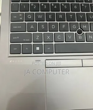 New Laptop HP ZBook Firefly G8 16GB Intel Core I7 SSD 512GB