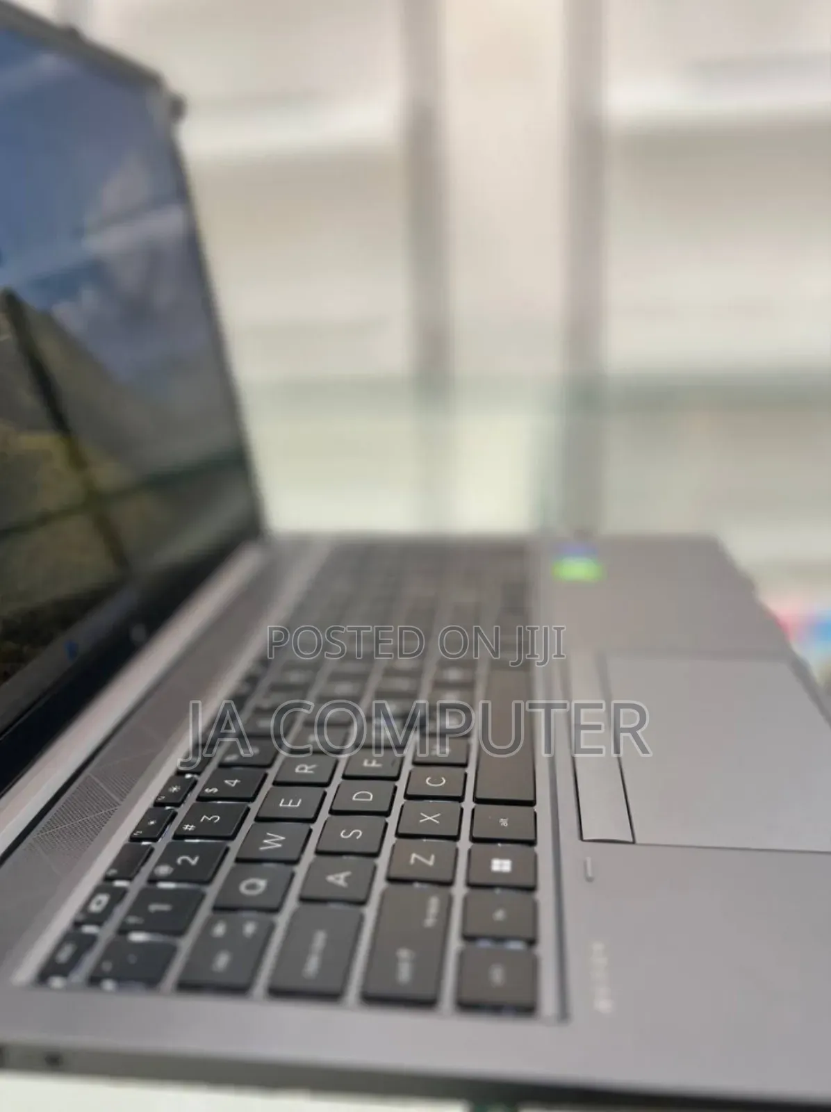 New Laptop HP ZBook Firefly G8 16GB Intel Core I7 SSD 512GB