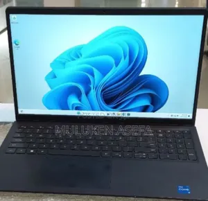 New Laptop Dell Vostro 3520 8GB Intel Core I5 SSD 1T