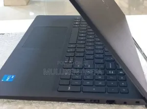 New Laptop Dell Vostro 3520 8GB Intel Core I5 SSD 1T