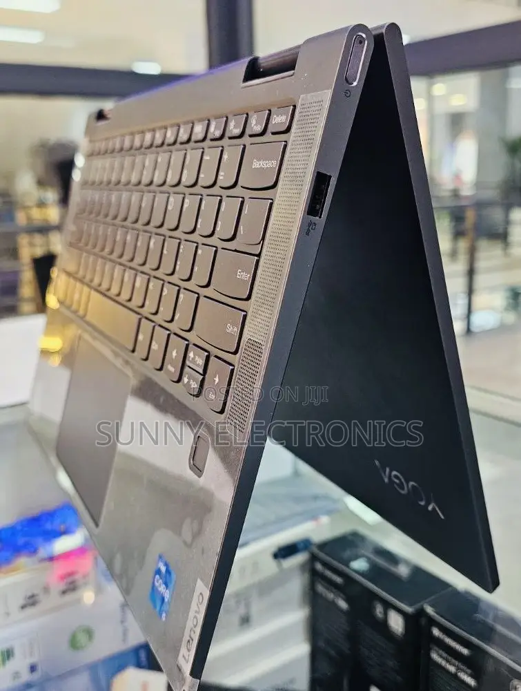 New Laptop Lenovo Yoga 700 8GB Intel Core I5 SSD 512GB