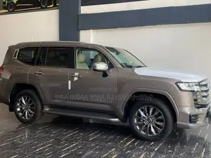 Photo - New Toyota Land Cruiser 2024 Gold