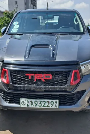 Photo - Toyota Hilux 2019 Blue