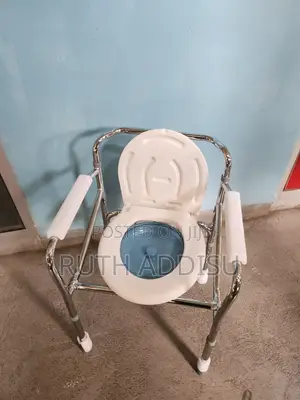 Photo - Commode Chair上班toilet Chair與國medical Commode Chair New