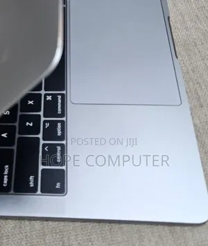 Photo - New Laptop Apple MacBook Pro 2017 16GB Intel Core I5 SSD 256GB