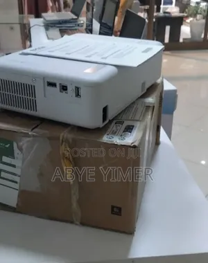 Brand New Epson Projector Co-W01 With Remot