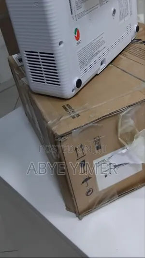 Brand New Epson Projector Co-W01 With Remot