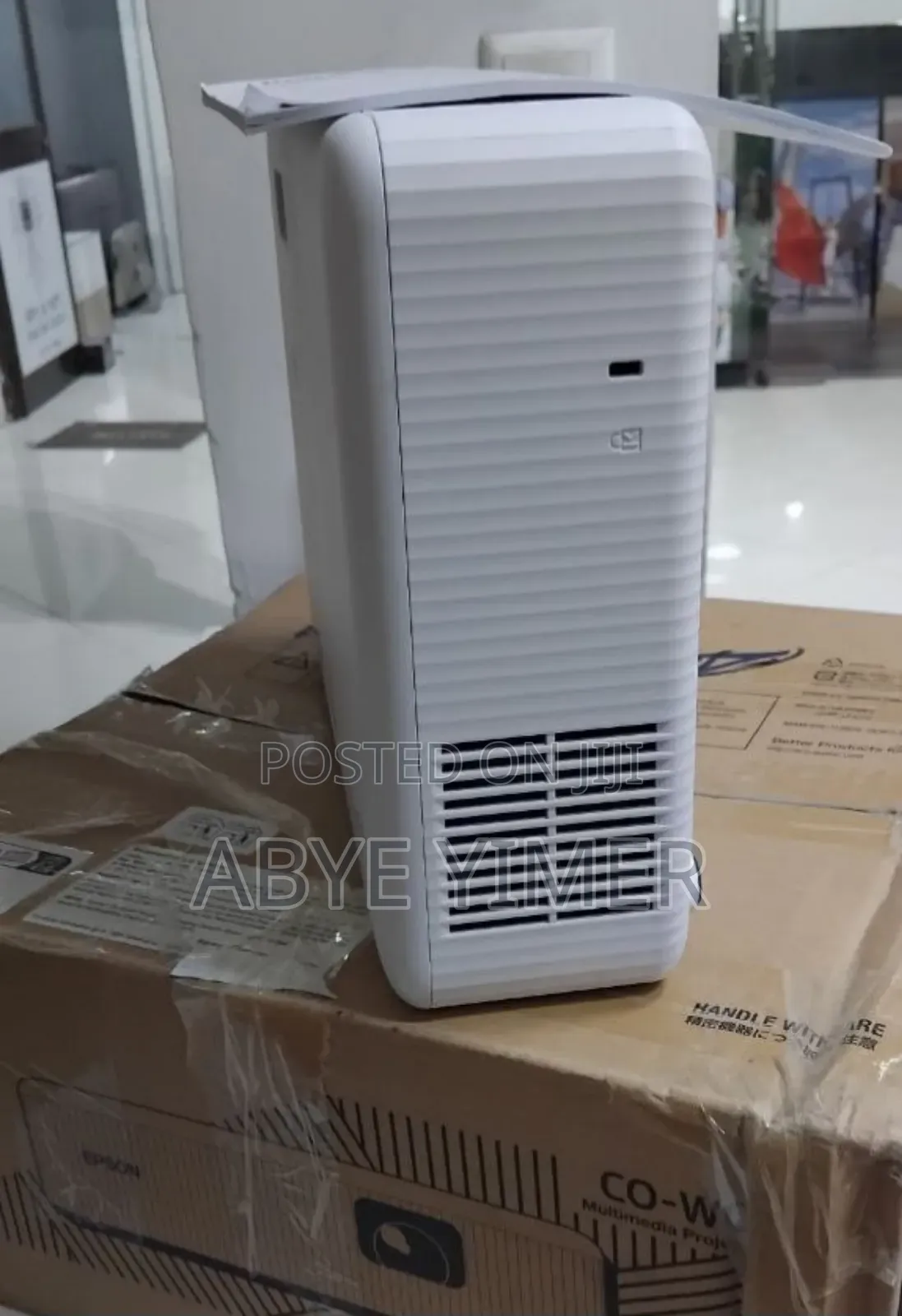 Brand New Epson Projector Co-W01 With Remot