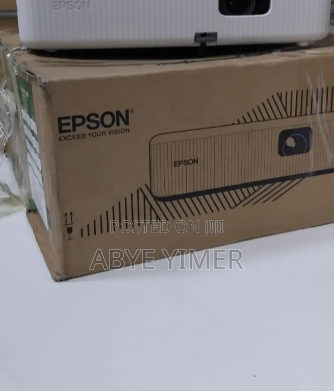 Brand New Epson Projector Co-W01 With Remot