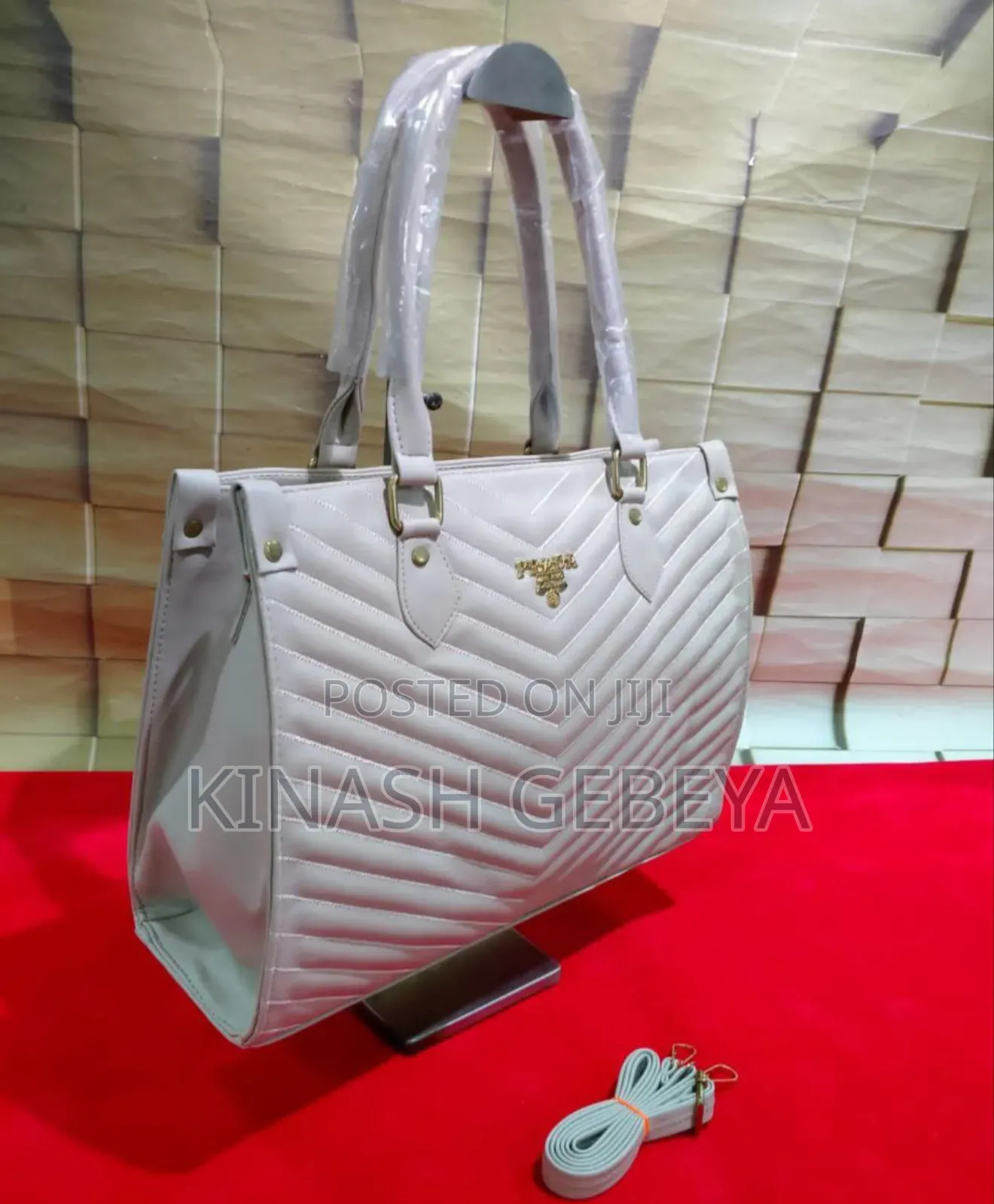 Europe Standard Class Hand Bags