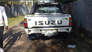 Isuzu Amigo 2003 White