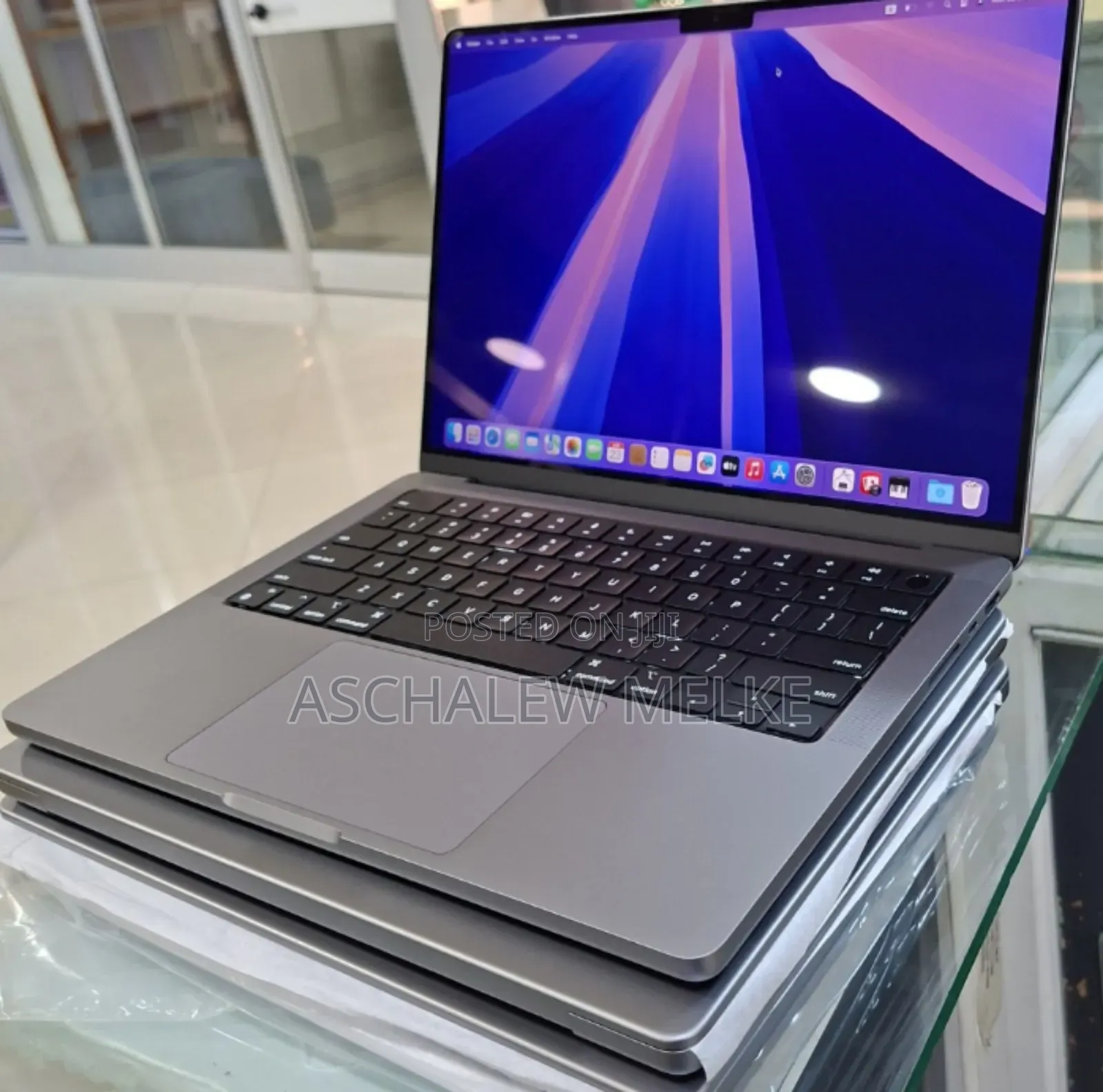 New Laptop Apple MacBook Pro 2021 M1 16GB Apple M1 SSD 1T