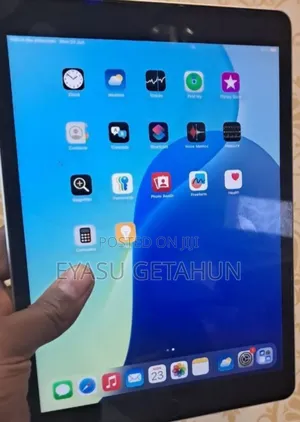 New Apple iPad 9.7 4 GB Silver