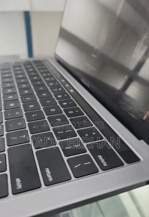 New Laptop Apple MacBook 2019 8GB Intel Core I5 SSD 256GB