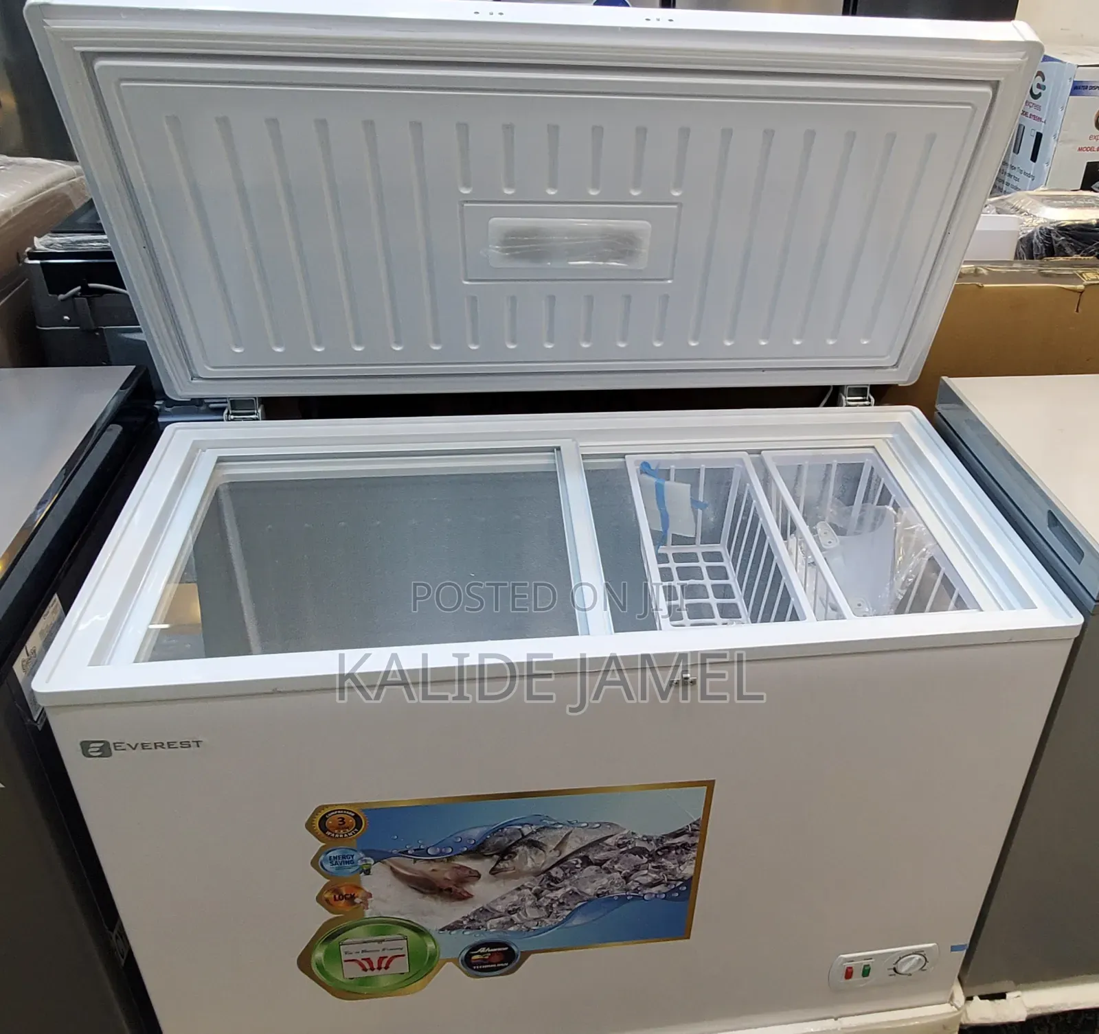 Everest Chest Freezer Model 330