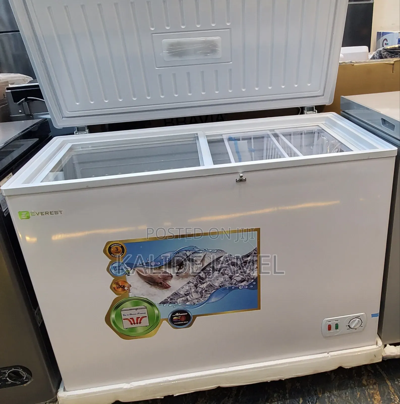 Everest Chest Freezer Model 330