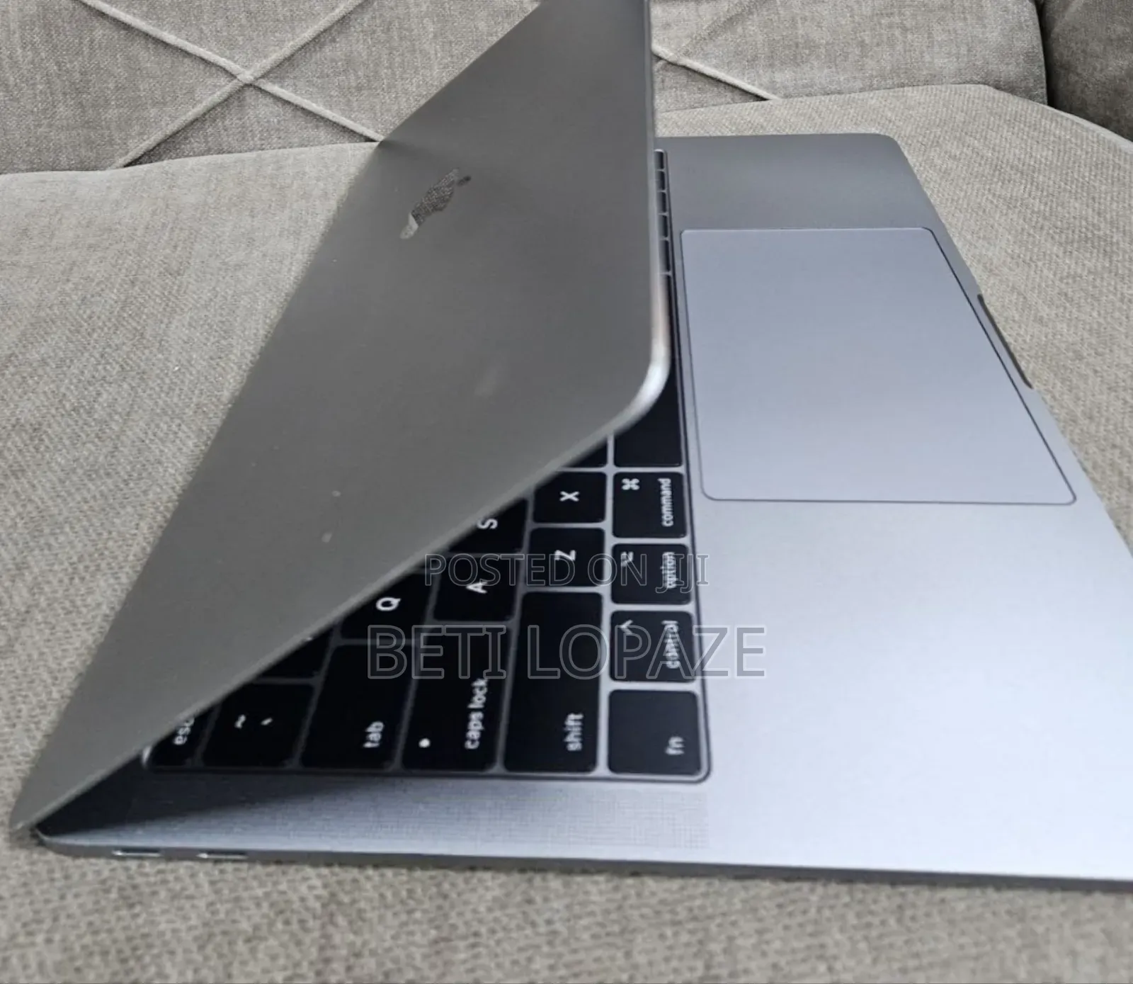 New Laptop Apple MacBook Pro 2017 16GB Intel Core I5 SSD 256GB