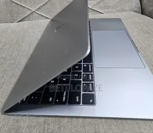 Photo - New Laptop Apple MacBook Pro 2017 16GB Intel Core I5 SSD 256GB