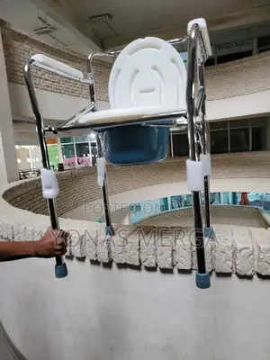 Pottyكplastic Seat and a Removable Blue Bucket熒آtoilet Chair